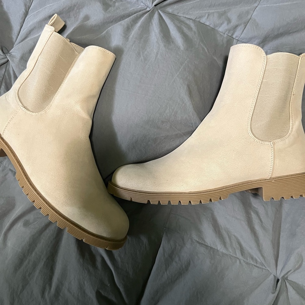 Loft boots, new size 9. $25